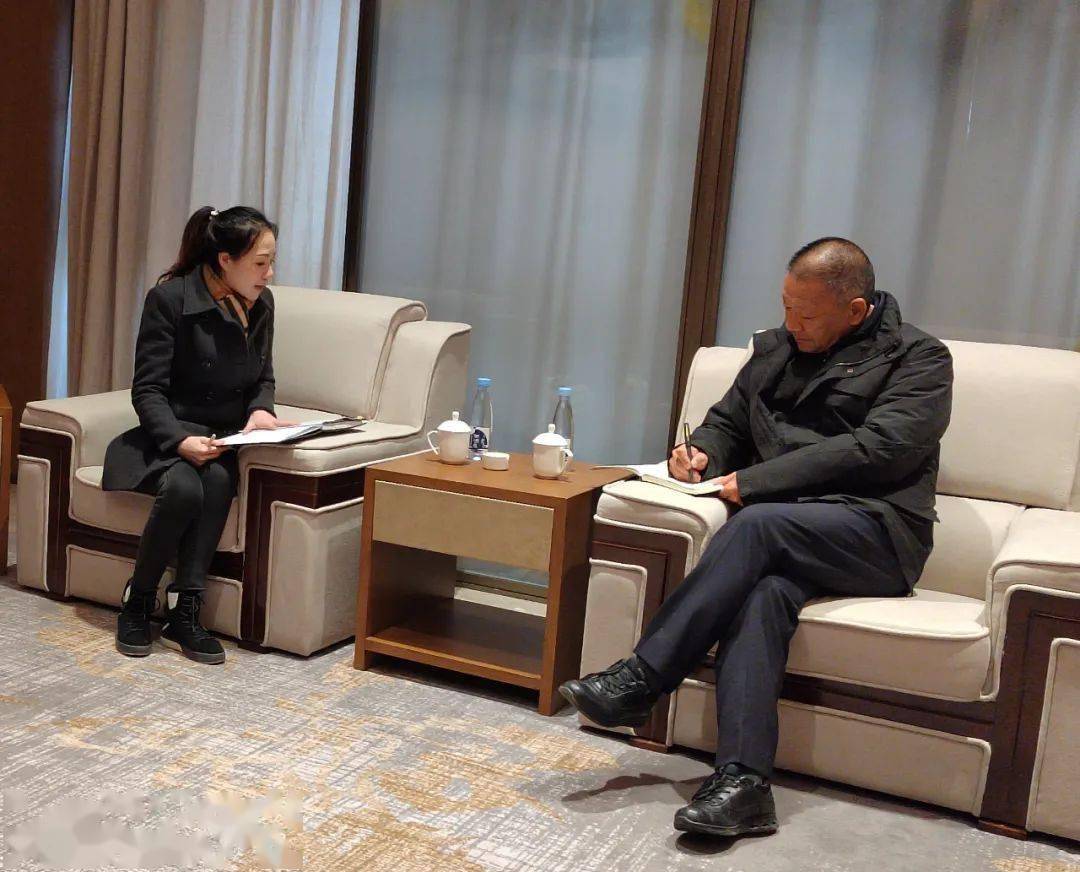 刘晓渝到石阡县开展政法信访系统入村寨进社区走企业访群众大走访活动