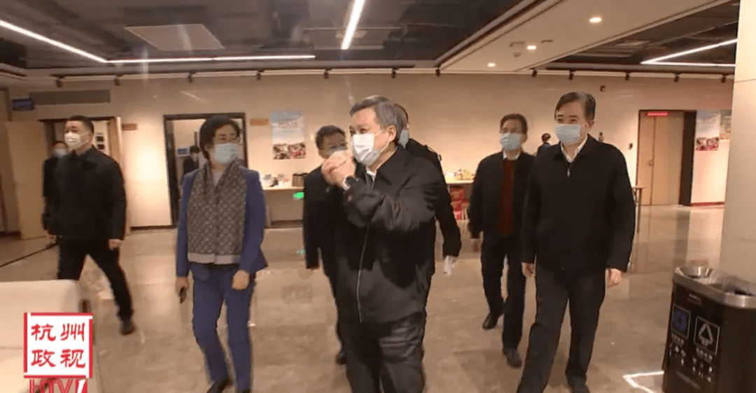 工作并看望慰问一线防疫工作者,一同参加活动的还有杭州市市长刘忻等