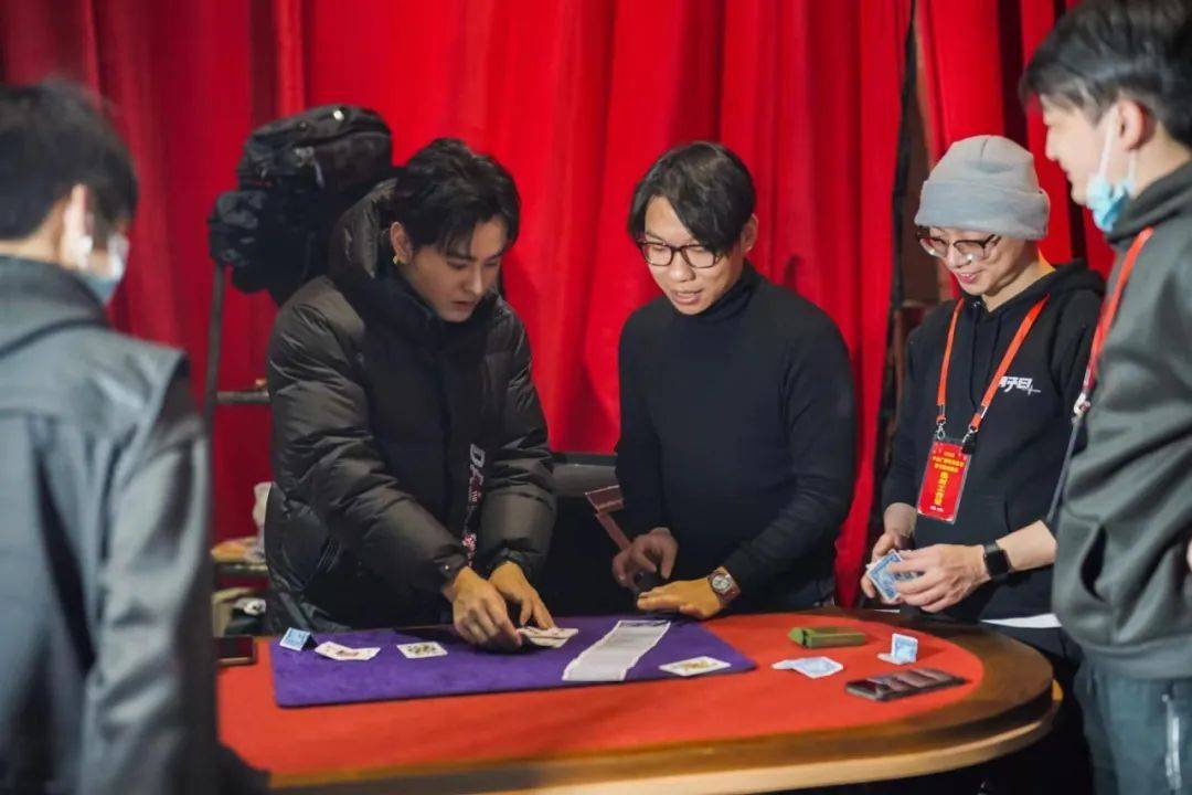 舞台|魔术师邓男子揭秘《迎春纳福》