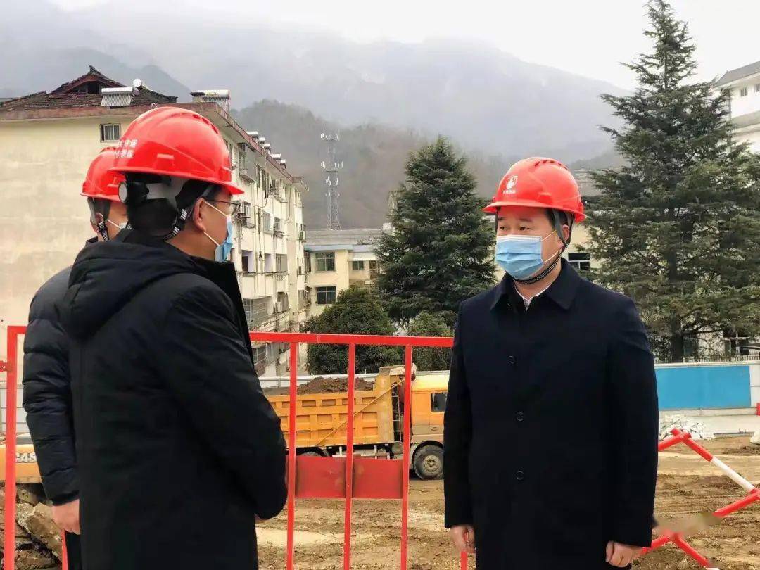 随后,魏巍一行还来到玉皇庙镇梁家庄宿集建设项目和留坝县医院综合楼