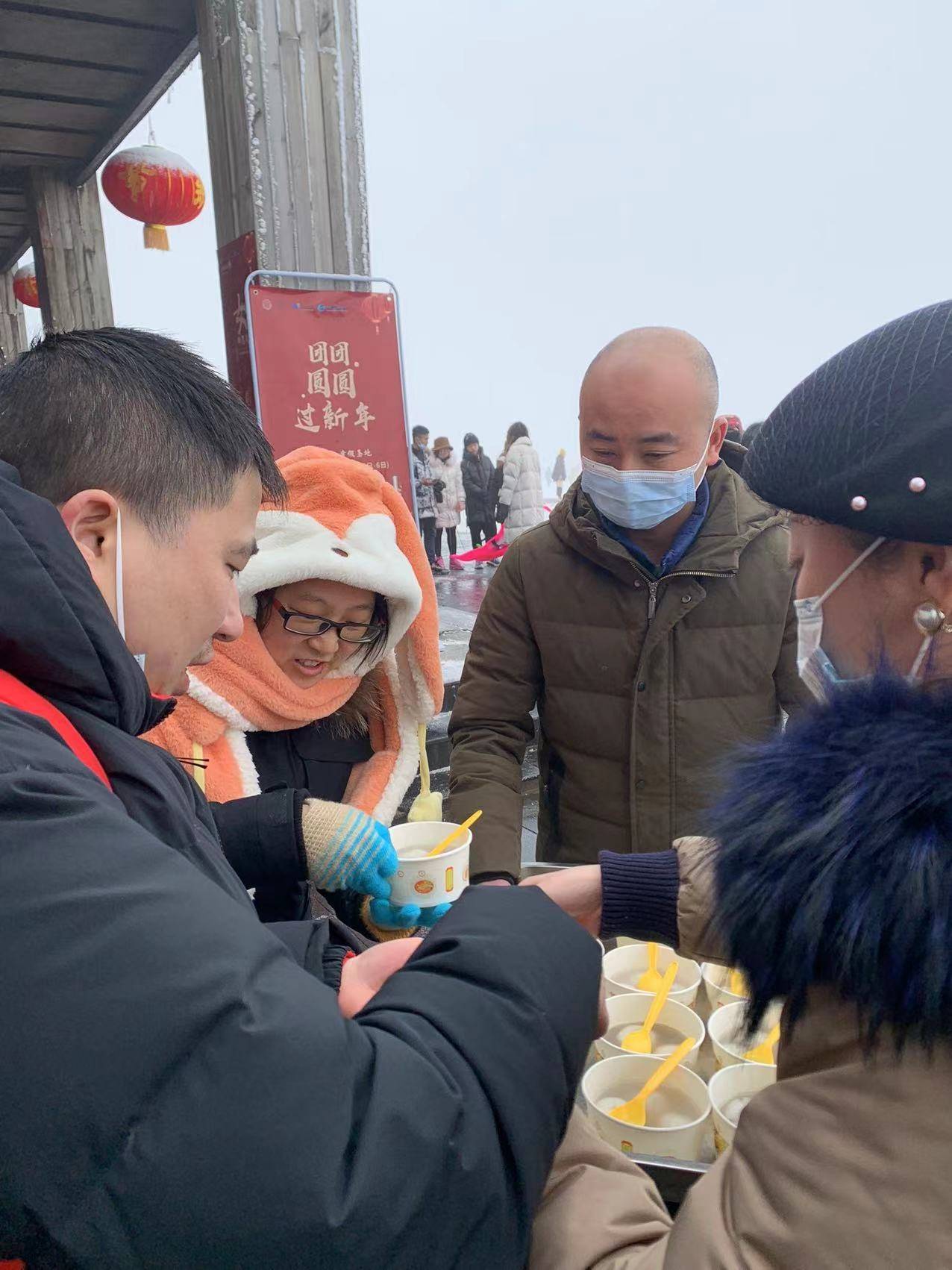 大年|迎冬奥过大年|重庆武隆20cm厚雪点燃游客热情