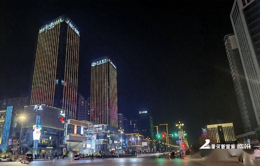 临汾市向阳西路流光溢彩迎新春