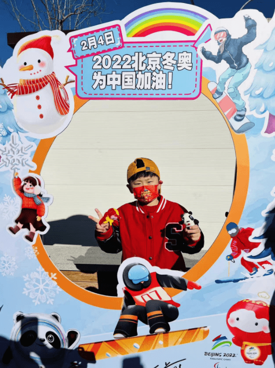 冬奥有我京城市民家门口参与趣味冰雪运动一起迎冬奥