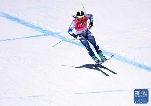 高山滑雪男子滑降举行第一次训练