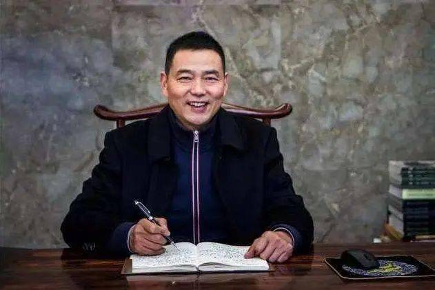 浙江十大富豪排行榜_榜单|金华十大富豪榜:第一富豪68岁乡村企业家登顶,身价达140亿元