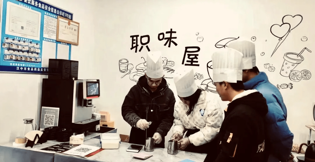 餐厅|“虎”力全开，汉中这条古韵老街春节假期不打烊!