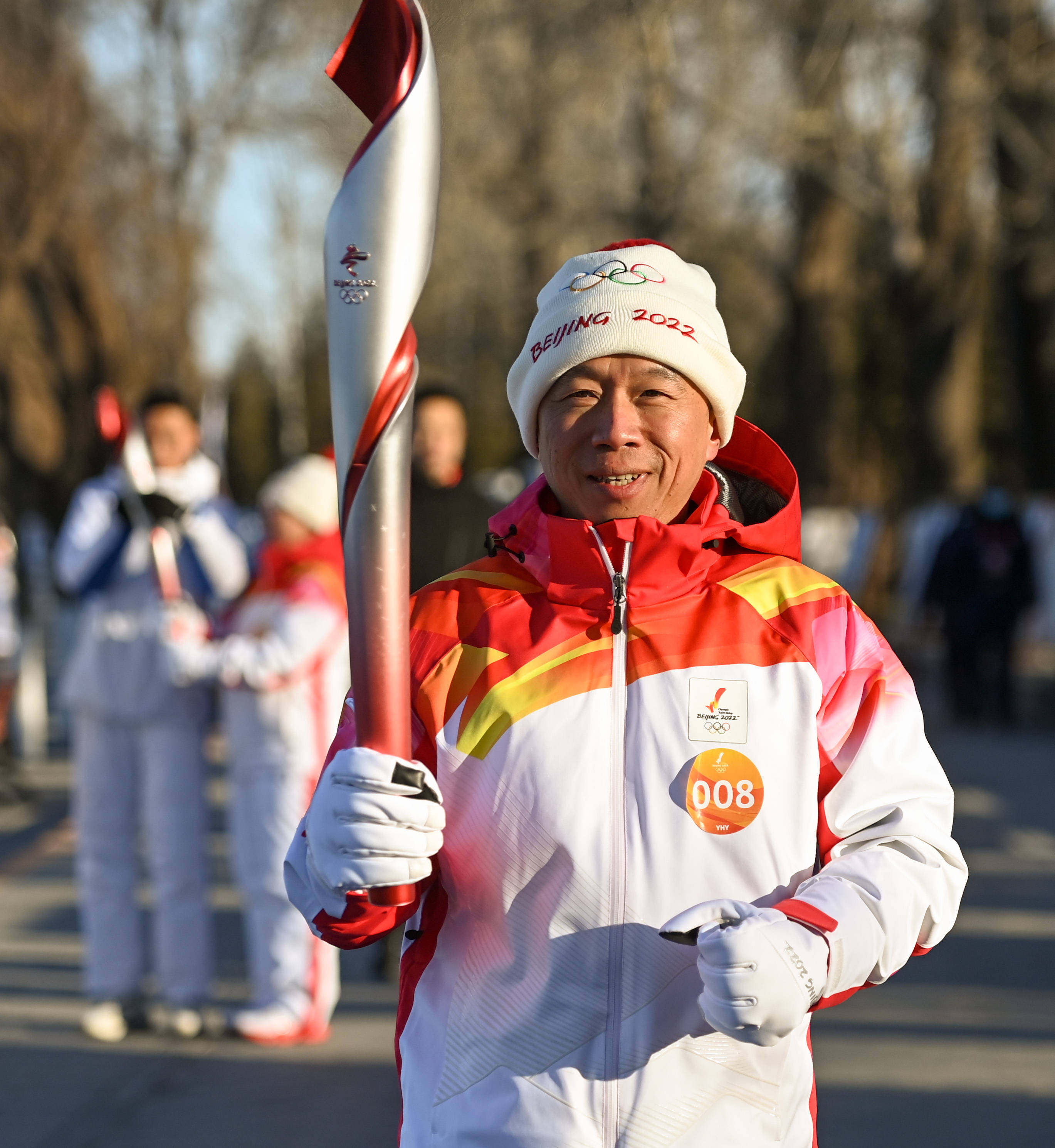 北京2022年冬奧會將於2月4日晚開幕.2月4日,火炬手丁寧在火炬傳遞中.