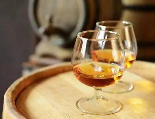 香气寻香 | 人间理想：把富贵穿在身上！