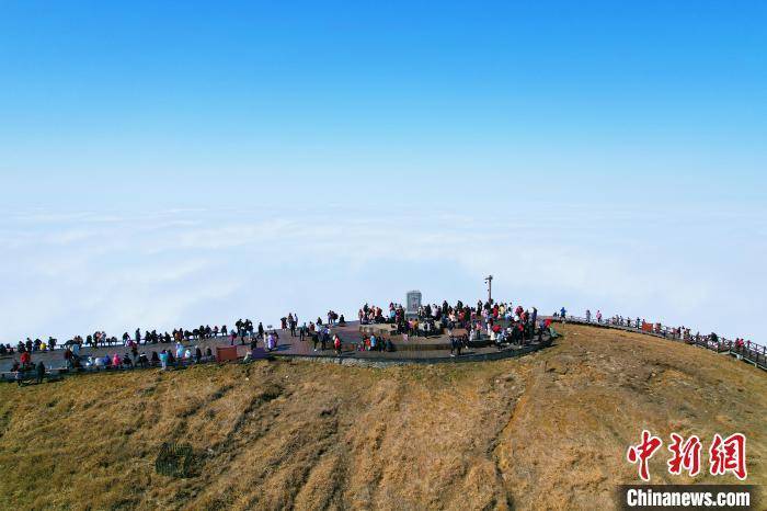 山峰|春节假期江西武功山迎旅游客流 美景吸引民众登山游玩