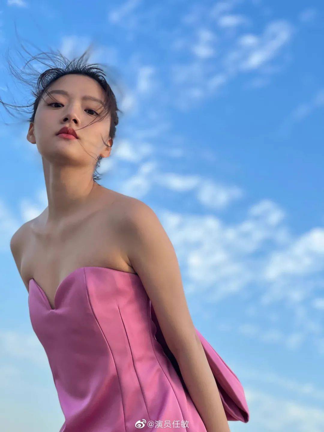 餐巾纸美女身后从没有杂乱的背景！刘令姿张子枫教你绝美柔光术