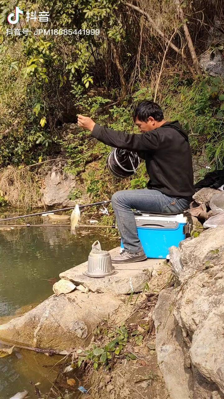 冬季矶竿滑漂钓鲫鱼图片