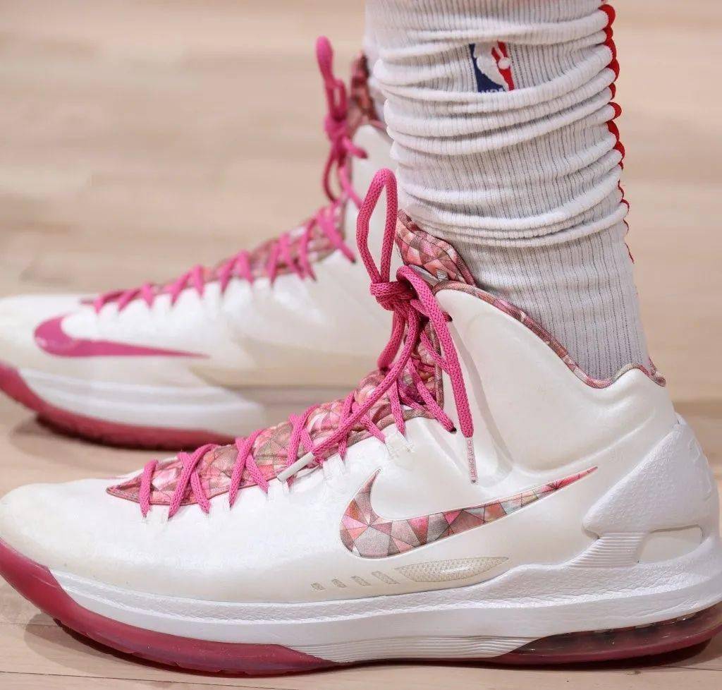 上脚图kobe7梦回11年前三球直接鸳鸯配色