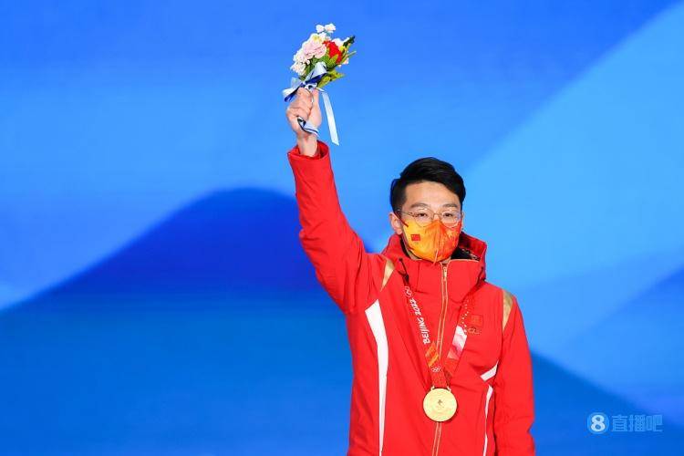 银牌|荣耀瞬间！短道速滑男子1000米 任子威李文龙领取金银奖牌