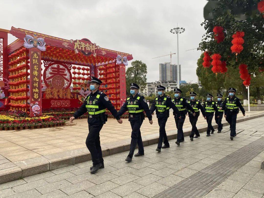 春节!贺州警方一直在…_巡逻_工作_群众