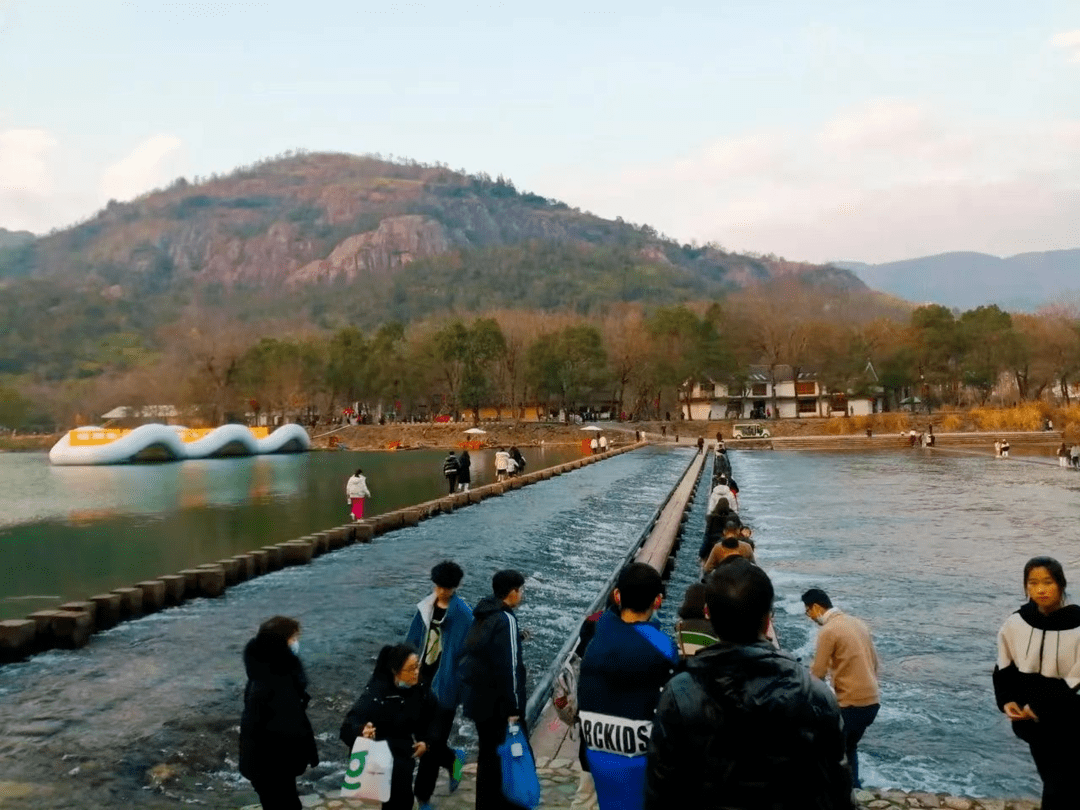 據縣旅遊部門初步統計,我縣共接待遊客63多萬人次,回望我縣旅遊市場:7