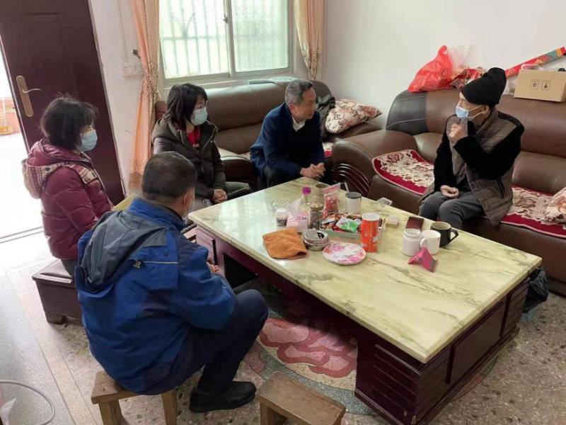 长宁镇党委书记陈沛林,镇长李慧敏,组织委员(社区包队领导)梁丽丝