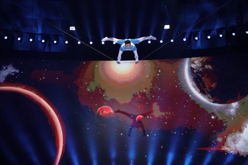 中青年|湾区春晚“太空杂技”惊艳所有人！钢丝人唐哲：我就像令狐冲