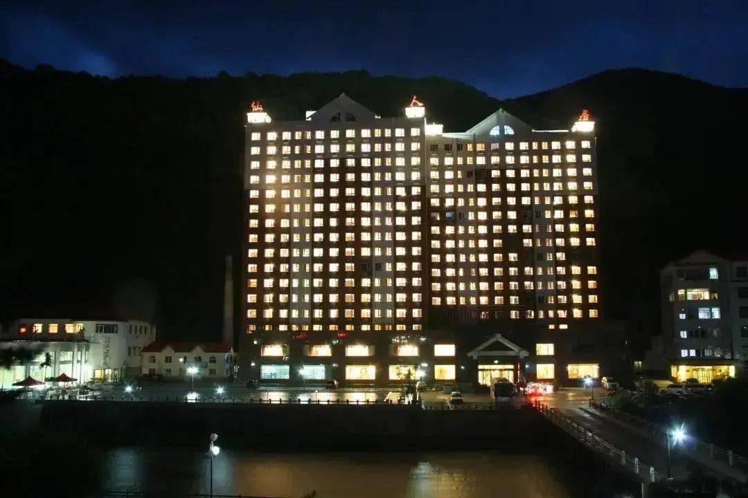 长白山之冬网红打卡地之仙人桥温泉旅游度假区