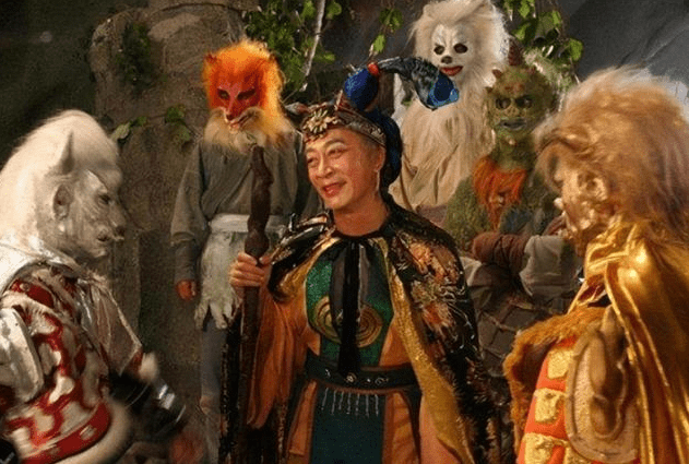 孙悟空|孙悟空抬手秒杀九尾狐，为什么金角大王却将太上老君的腰带送给她