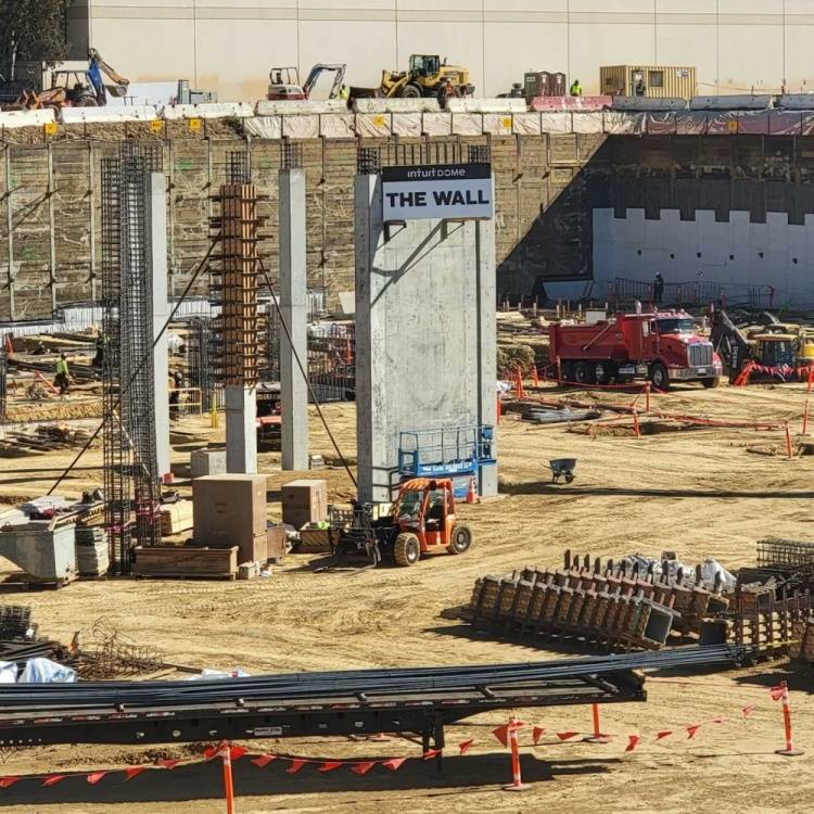 英格尔伍德市长鲍尔默将向本市捐赠1亿美元他是最好的nba老板