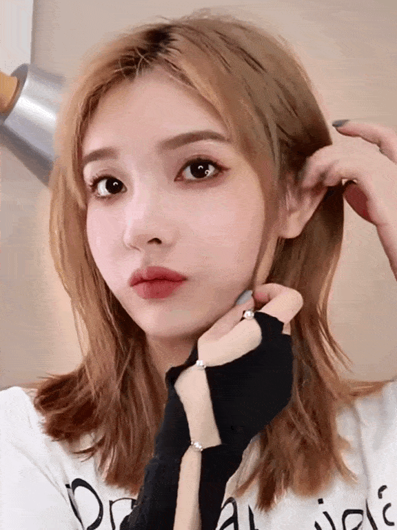 发型“换头”失败?Lisa这次真翻车了!