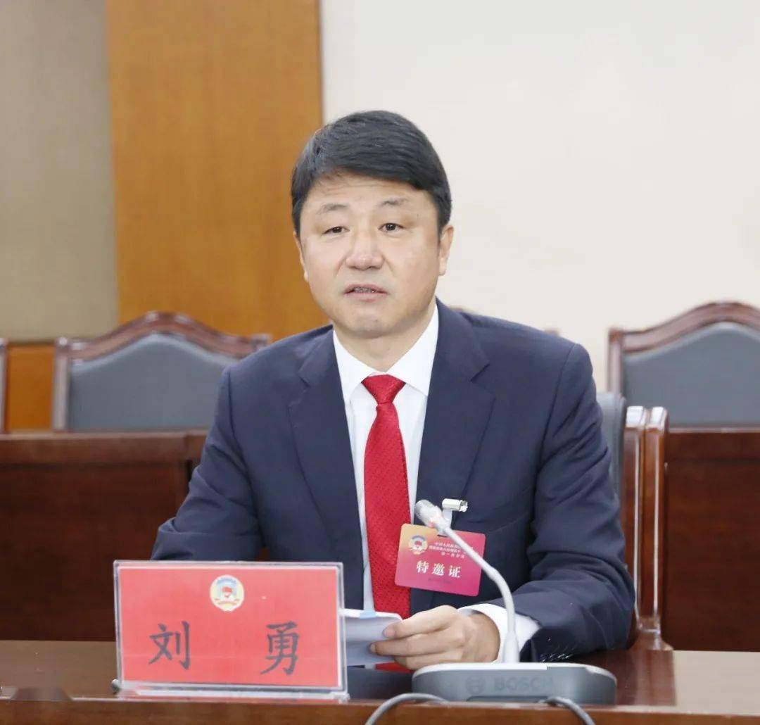 州委书记,政协楚雄州十一届一次会议临时党委书记刘勇主持并讲话.