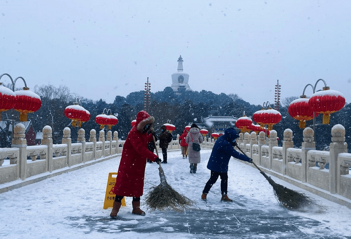 白雪|红灯映白雪，秒变“雪容融”！京城公园已吸引7万人次打卡