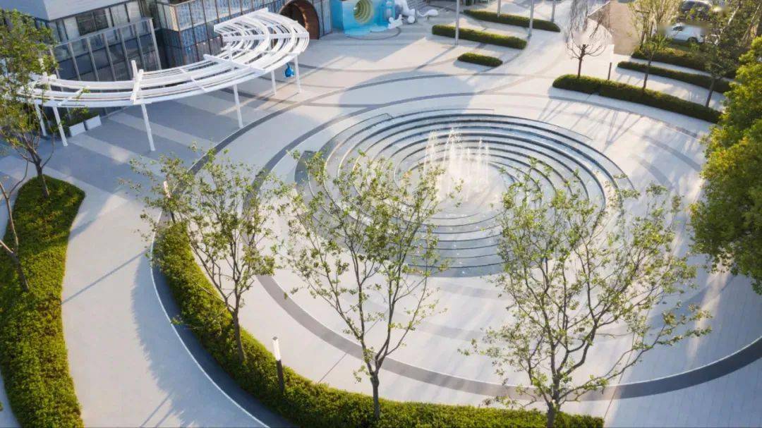 玩转设计元素,螺旋式景观安排上!_花园里_的花园_游客