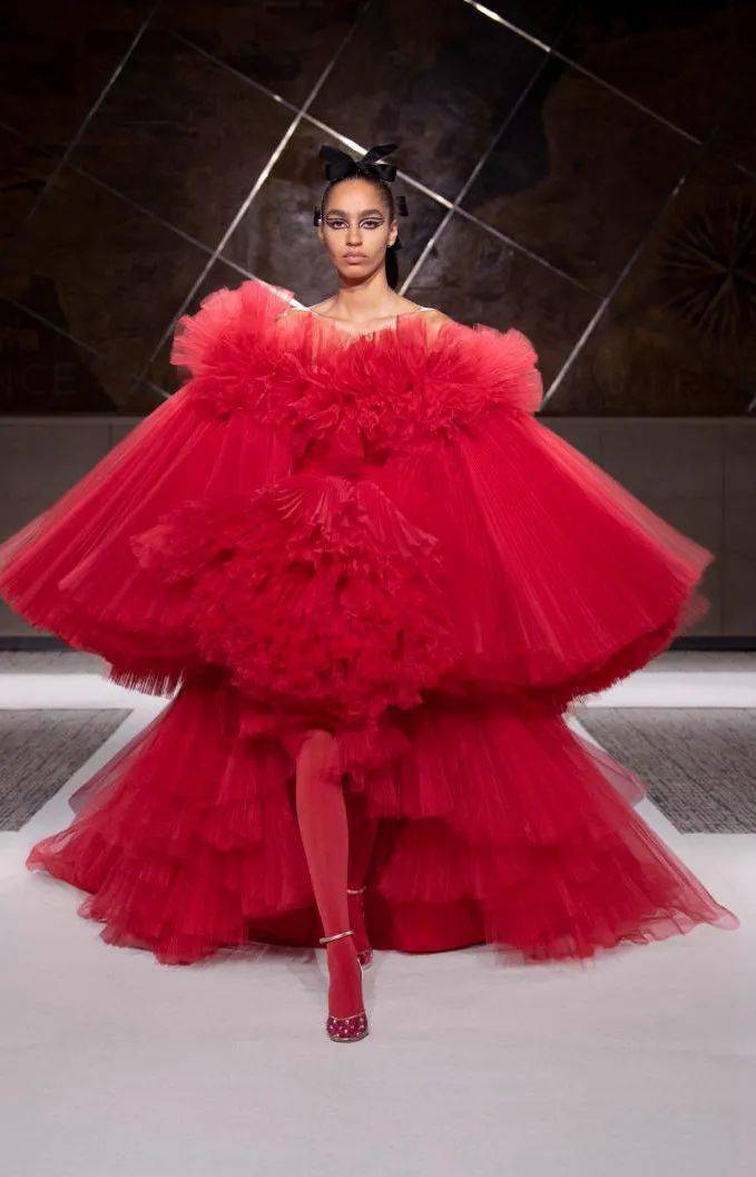 色彩2022早秋女装流行色T台分析