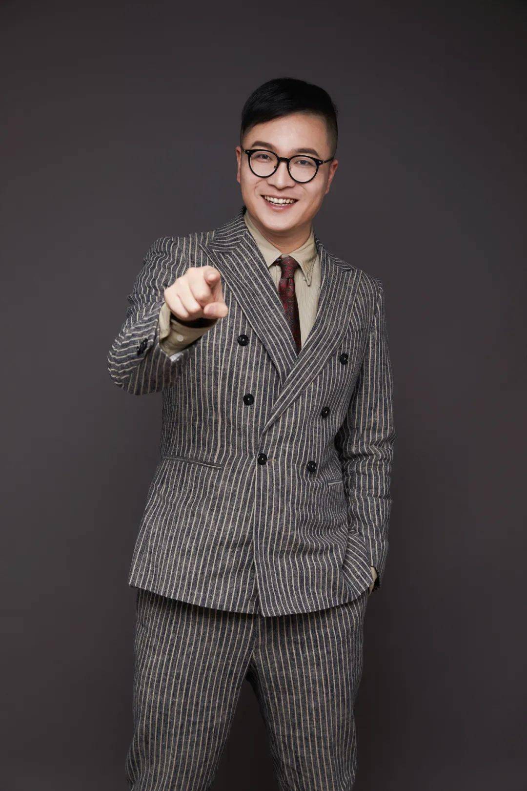 《一路好心情》主持人小龙,小宝,fm103