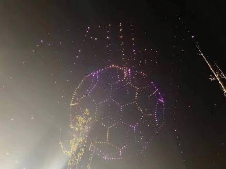 太湖|苏州上空，千架无人机夜空表白女足姑娘：“辛苦了”！