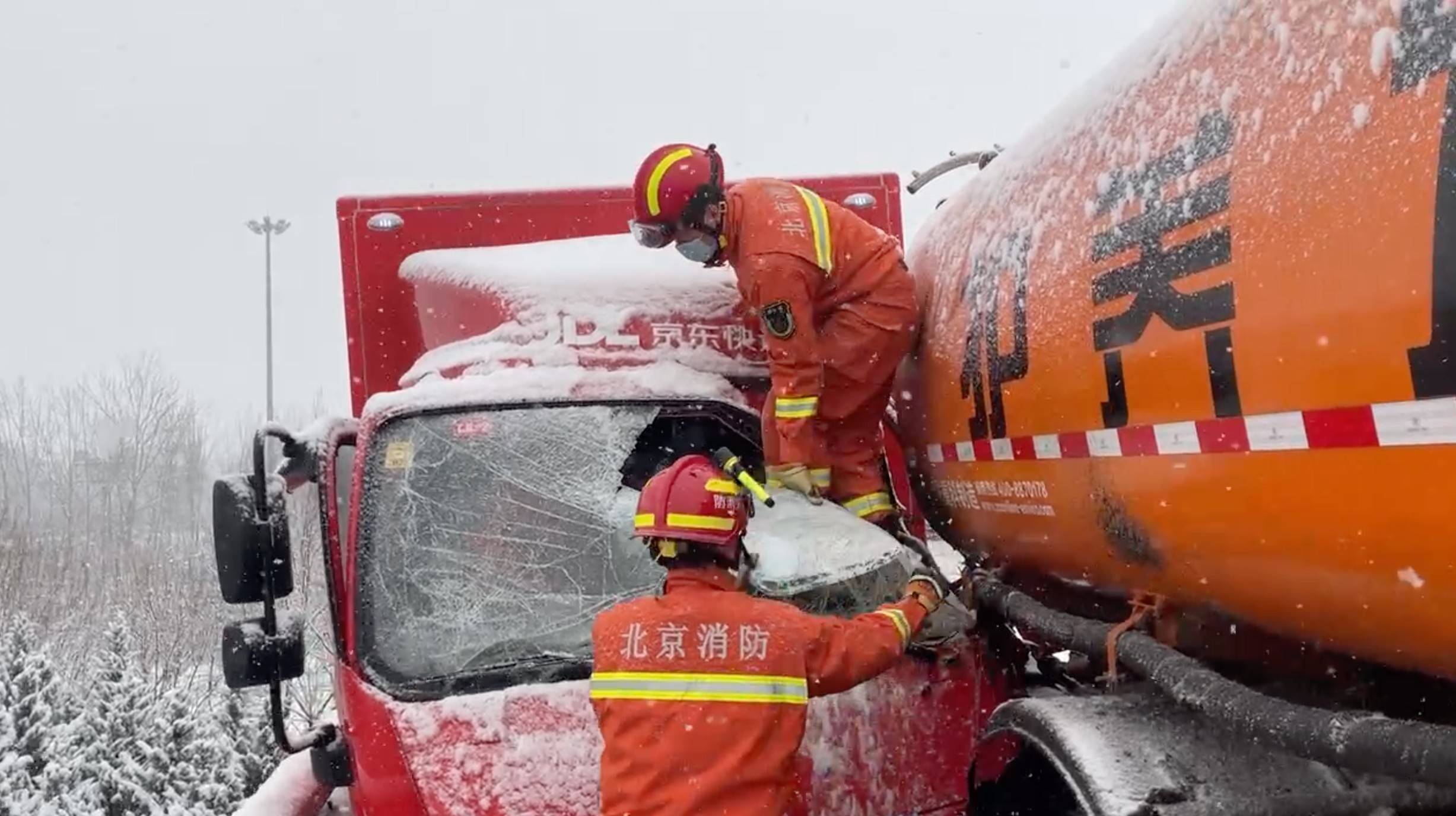 人员|北京雪天发生多起交通事故！“蓝朋友”这些提醒请收好