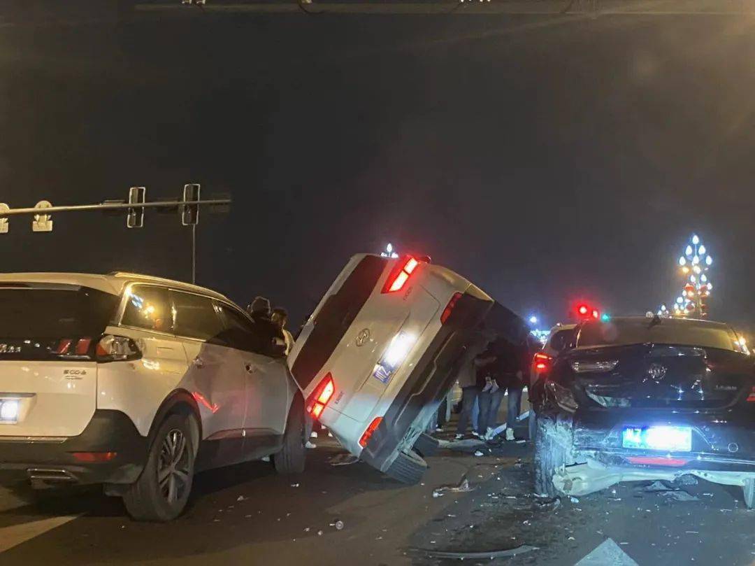 盐城昨天车祸最新消息图片