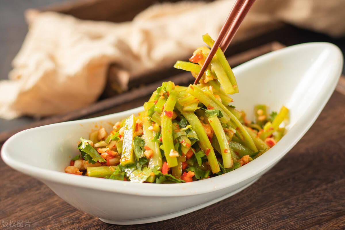 贡菜是晒干后的莴笋新鲜的没人吃晒干后味道俱佳