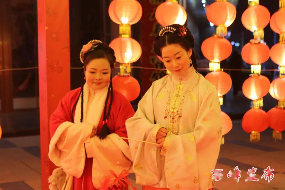 网络中国节元宵月上柳梢头人约黄昏后