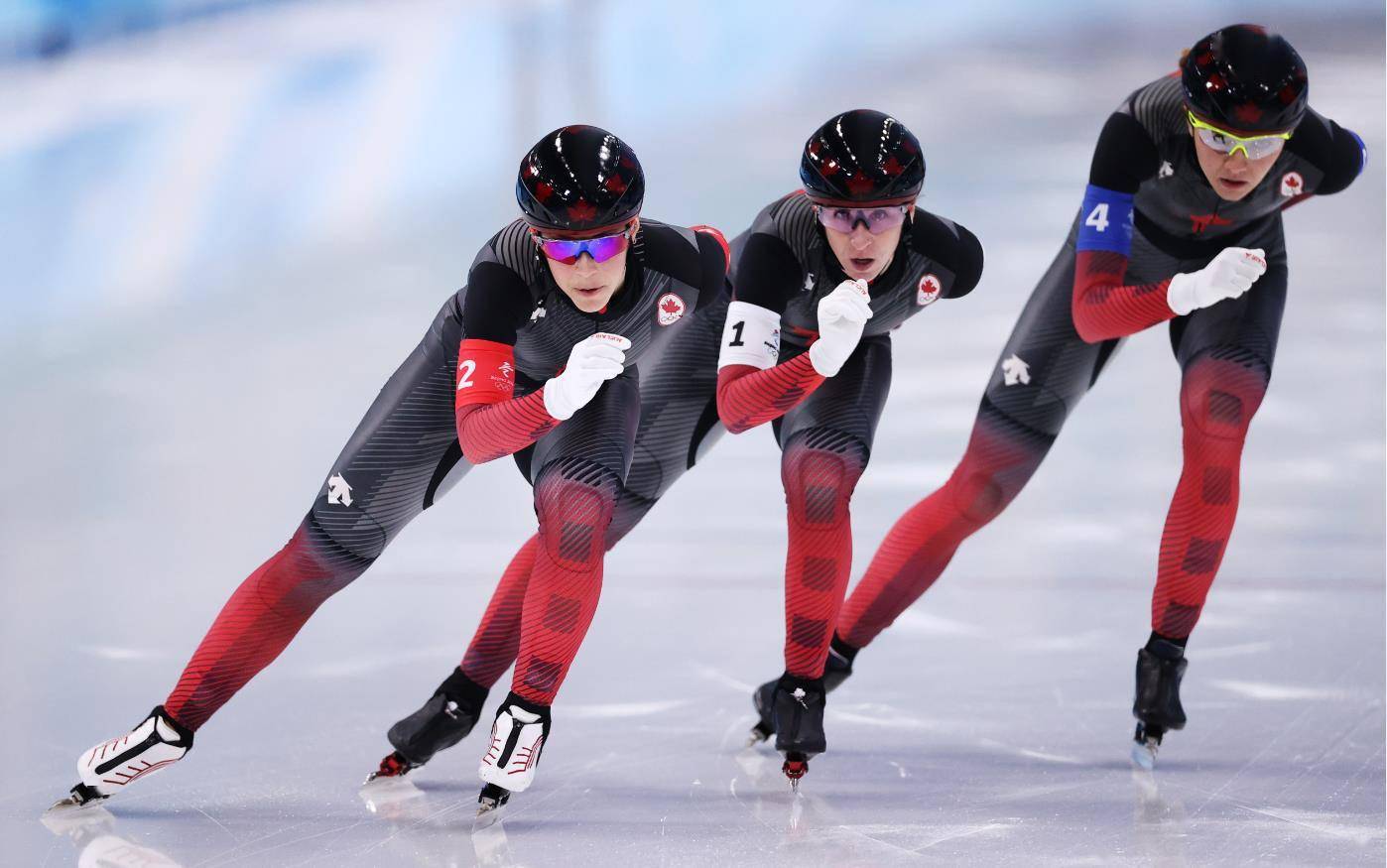 一破再破加拿大队决赛破日本队14决赛奥运纪录获速度滑冰女子团队追逐