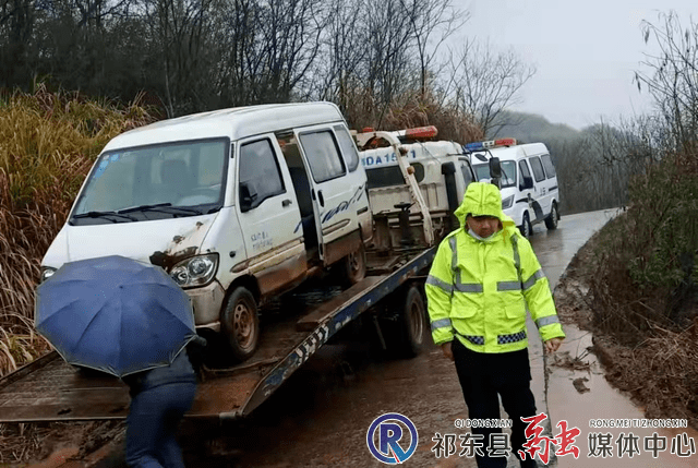 请广大驾驶员切勿将车辆随意遗弃在路边,一旦造成交通事故,还将承担