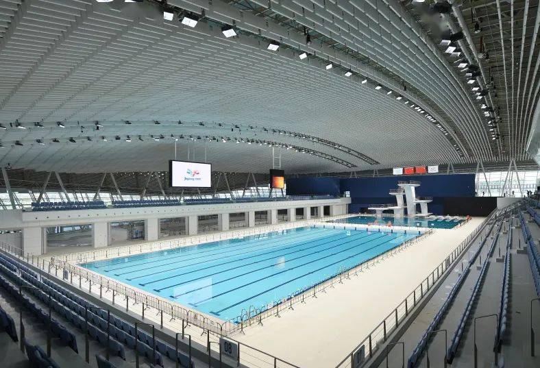 今日起,晋江市第二体育中心游泳馆(以下简称二体游泳馆)恢复营业
