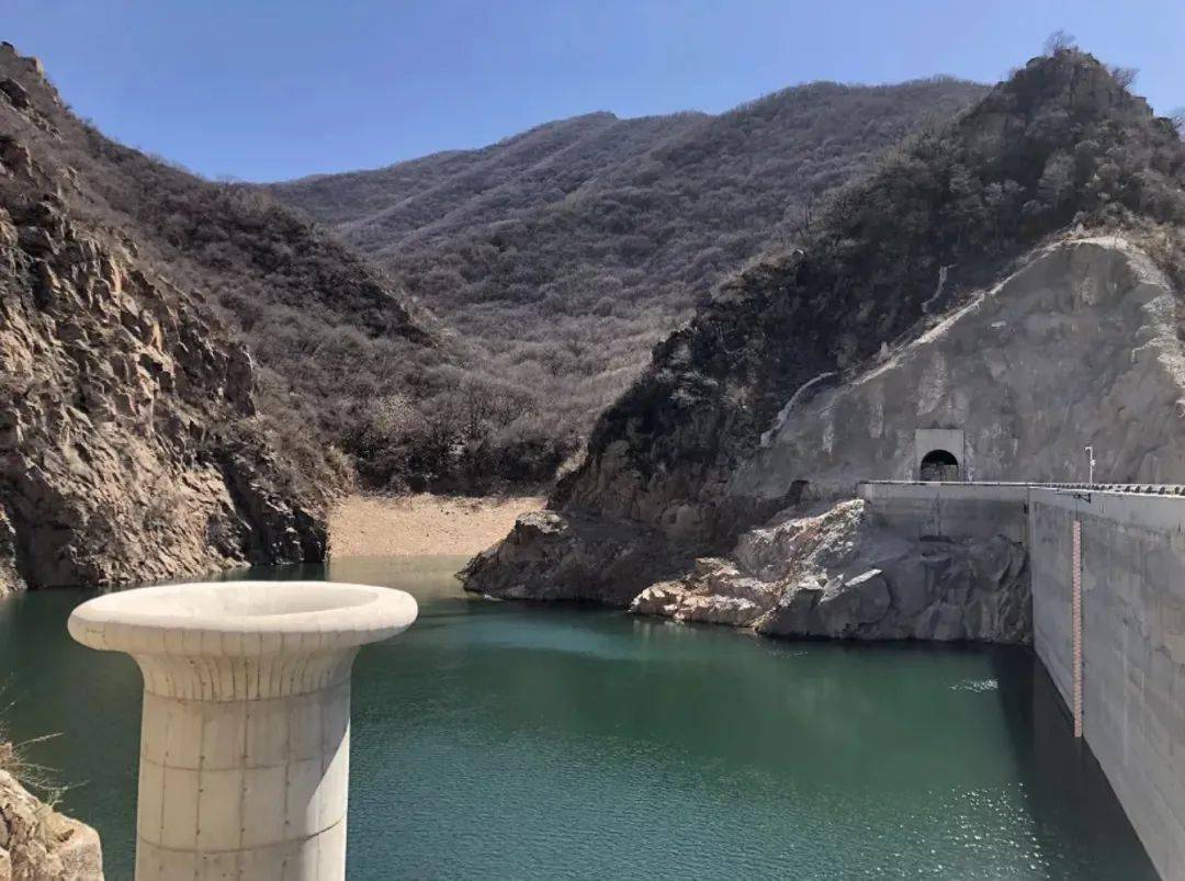 佛峪口水库水先要在地下管廊中通过泵站加压前行7.