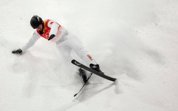 滑雪|北京冬奥会｜王心迪、孙佳旭无缘自由式滑雪男子空中技巧决赛