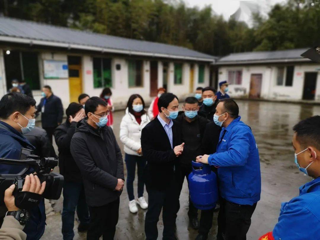 市委书记蒋蔚炜一行到天马镇督导燃气安全工作_宣传_用气_都江堰市