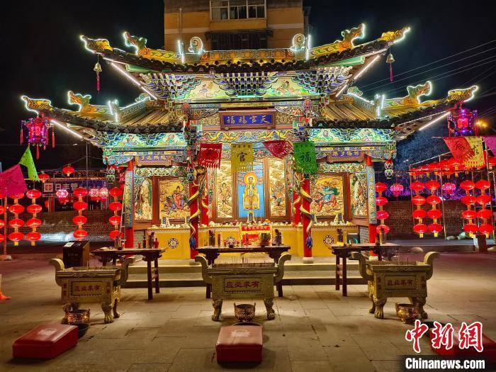 摄中新网吕梁2月17日电 (刘小红)受疫情影响,虎年的山西省柳林县"盘子