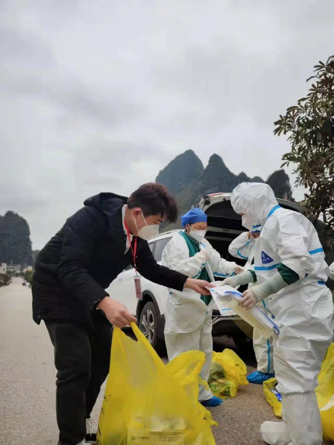 青力抗疫志愿有我十二德保志愿者事迹风采