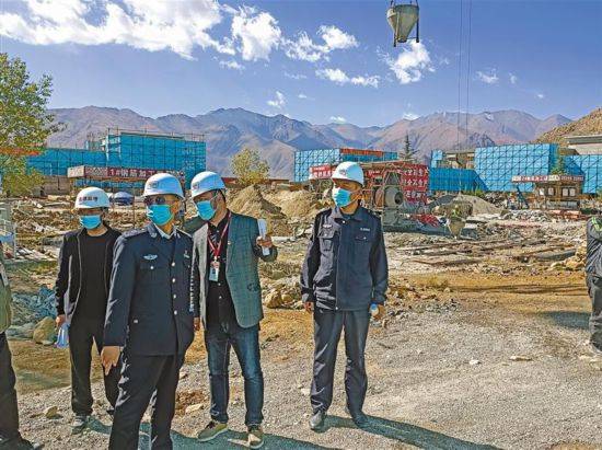 "拉萨市人力资源和社会保障局劳动保障监察支队支队长拉巴次仁说,"