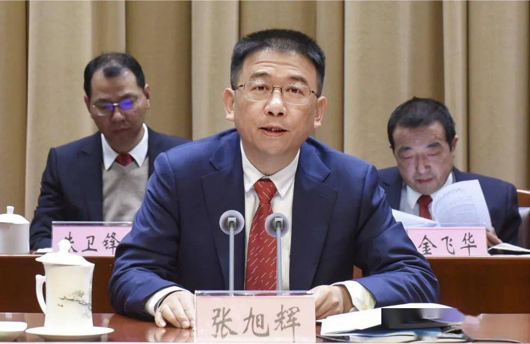 开发区党工委书记张旭辉作工作报告;开发区党工委副书记,管委会常务副