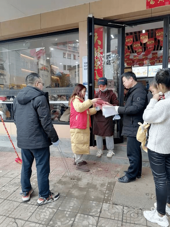 1丰城市——樟树市人大常委会办公室在热烈的掌声中,陈钰代表樟树市
