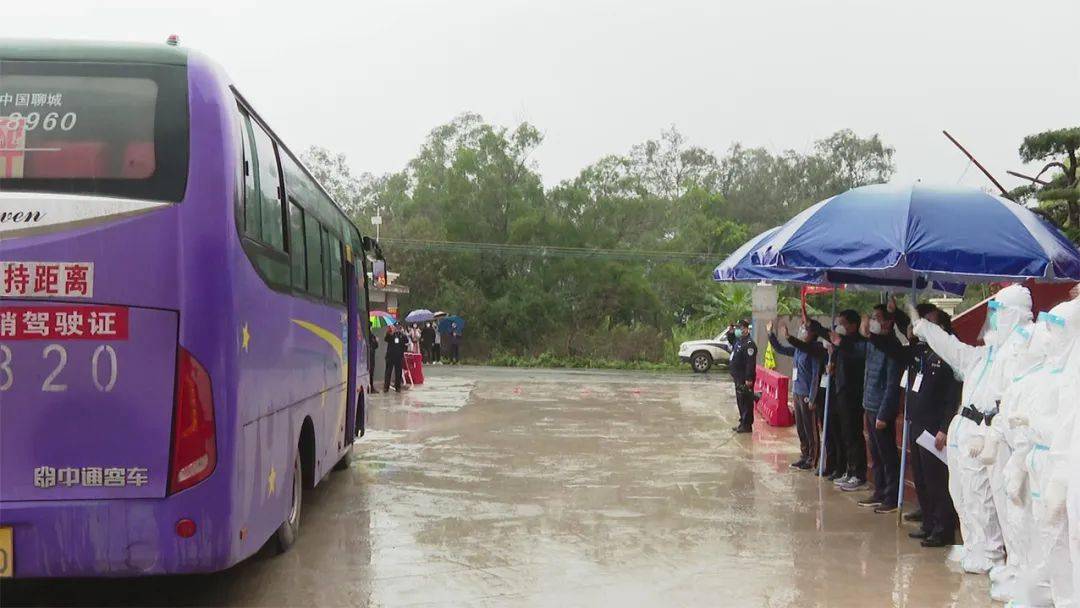 罗定龙湾解除集中隔离人员回家了!_工作_生活_保障