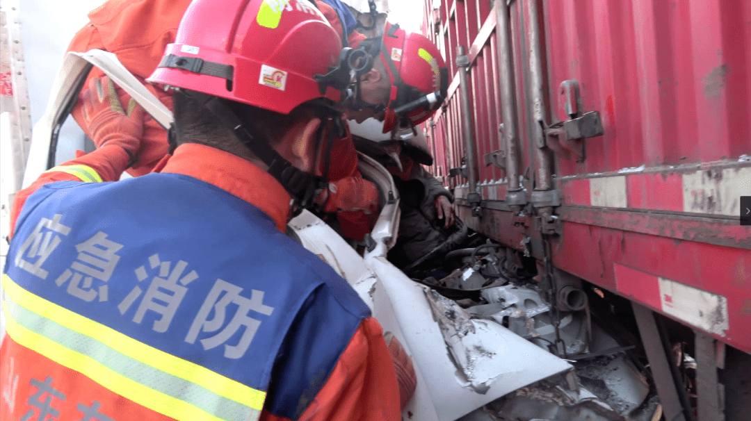 东营成立明车祸图片