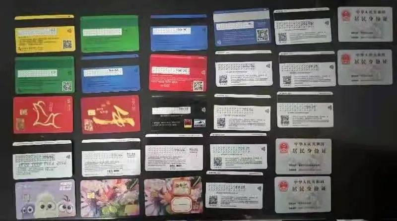 该团伙11名犯罪嫌疑人一网打尽，查扣银行卡30余张，涉案流水超过一亿元。