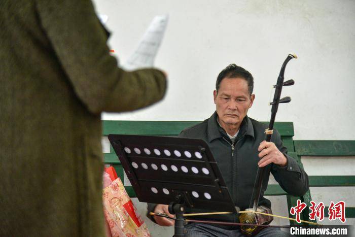 传承|广西7旬老人自费开办文艺队 传承彩调等非遗文化